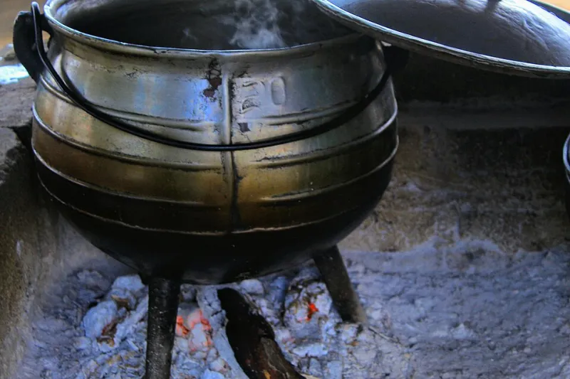 Around One Fire: The African Communal Kitchen Tradition America Is Only Now Discovering